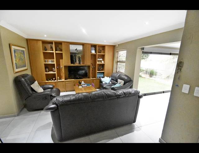 4 BEDROOM HOUSE FOR SALE IN LINKSFIELD